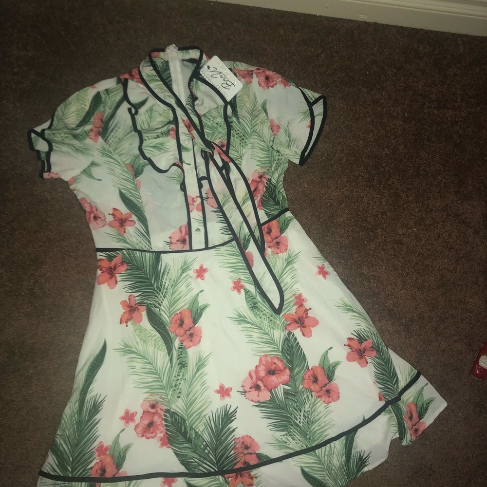 Dress - Picture 3 of 6